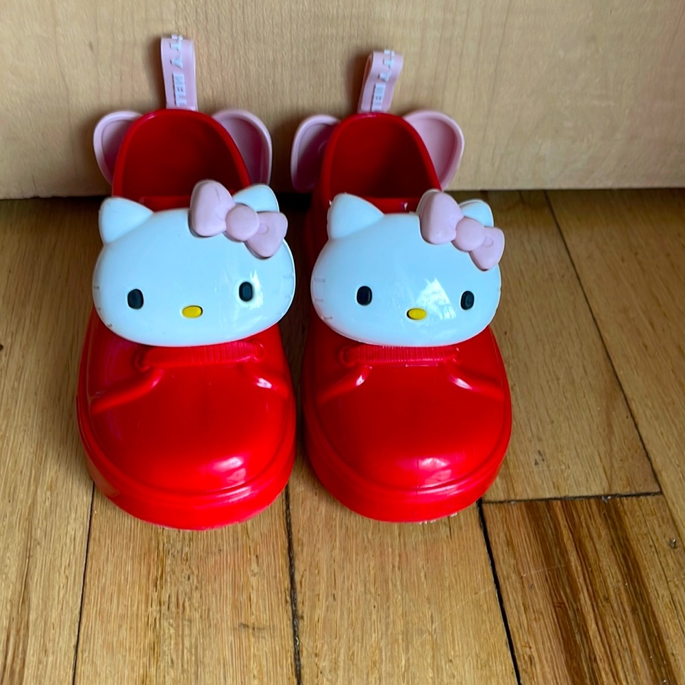 Mini Melissa  toddler size 6. Hello kitty in red